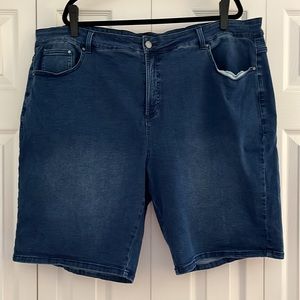 Universal Standard Women's Plus Size Bae Denim Shorts / Dark Wash / 26